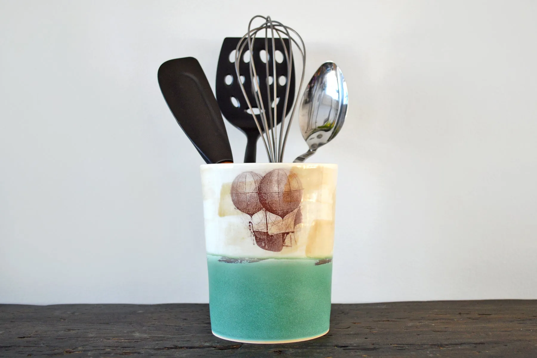40-H Hot Air Balloon Boat Utensil Jar