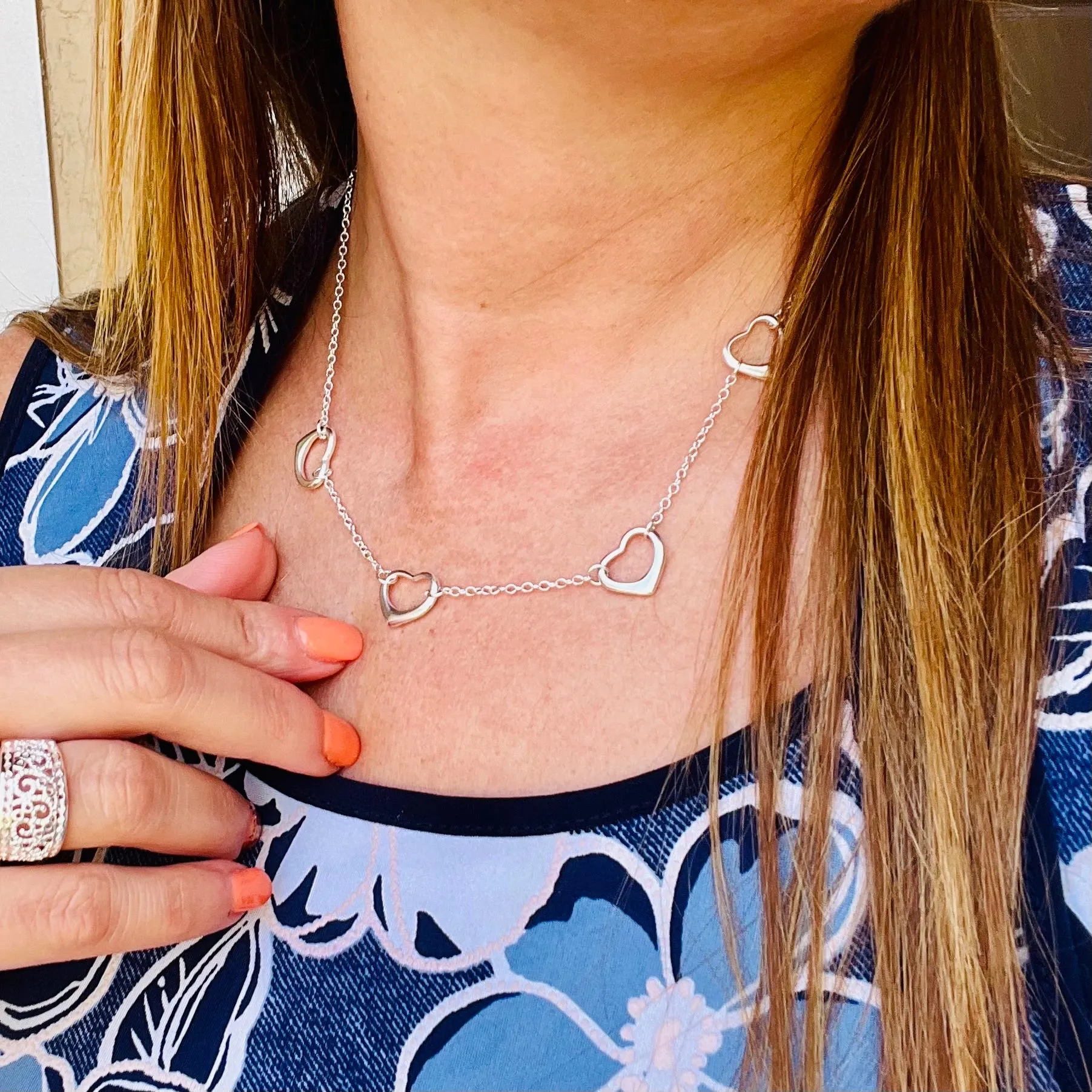 5 Hearts Hollow Necklace