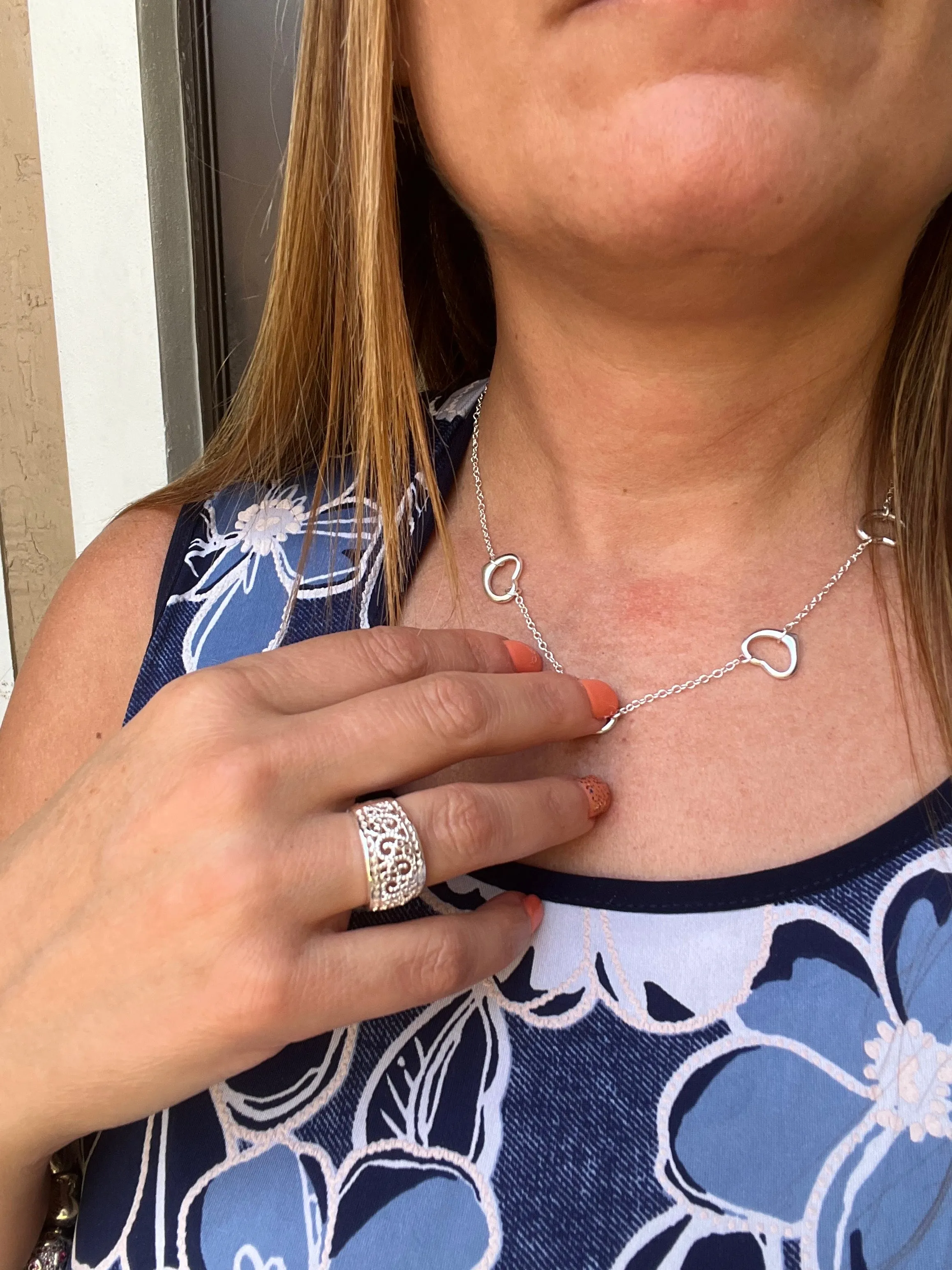 5 Hearts Hollow Necklace
