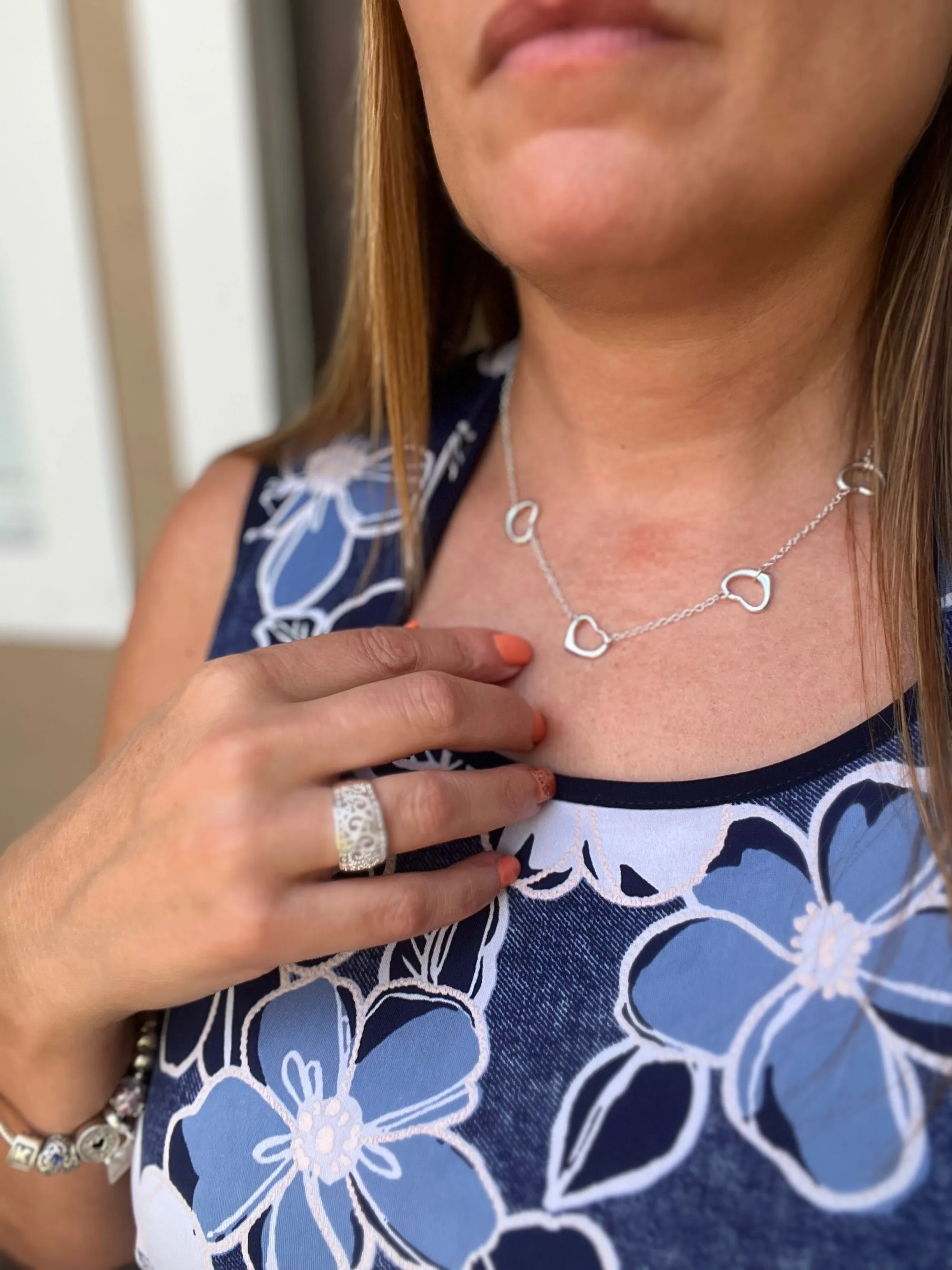 5 Hearts Hollow Necklace