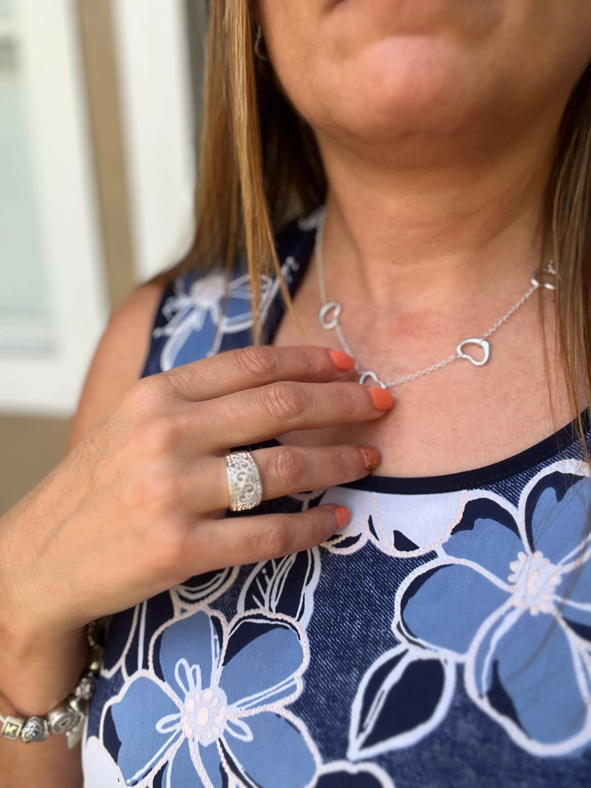5 Hearts Hollow Necklace