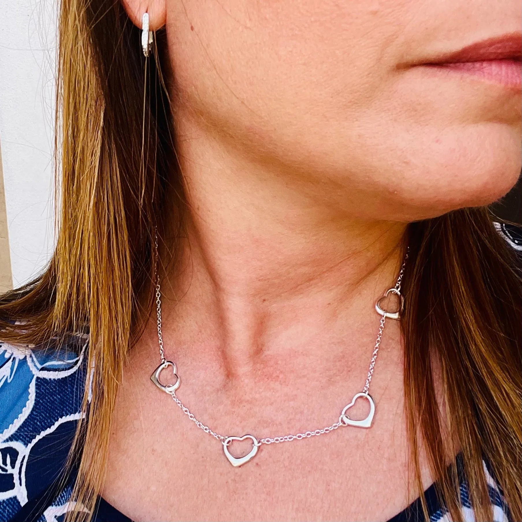 5 Hearts Hollow Necklace