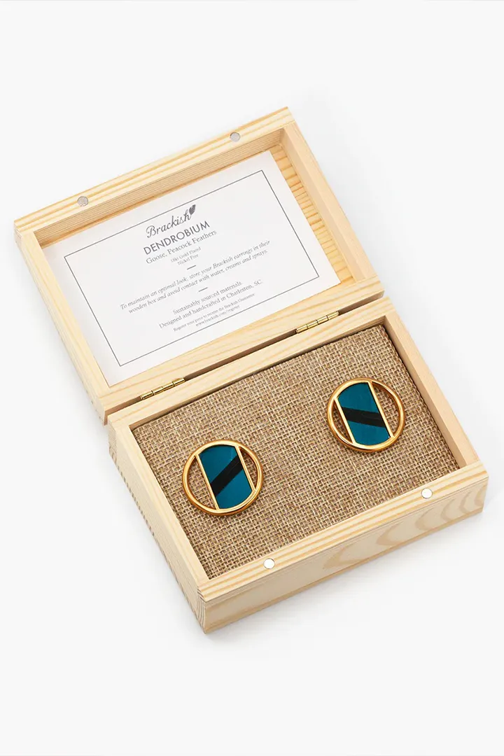 DENDROBIUM CIRCLE FEATHER EARRINGS