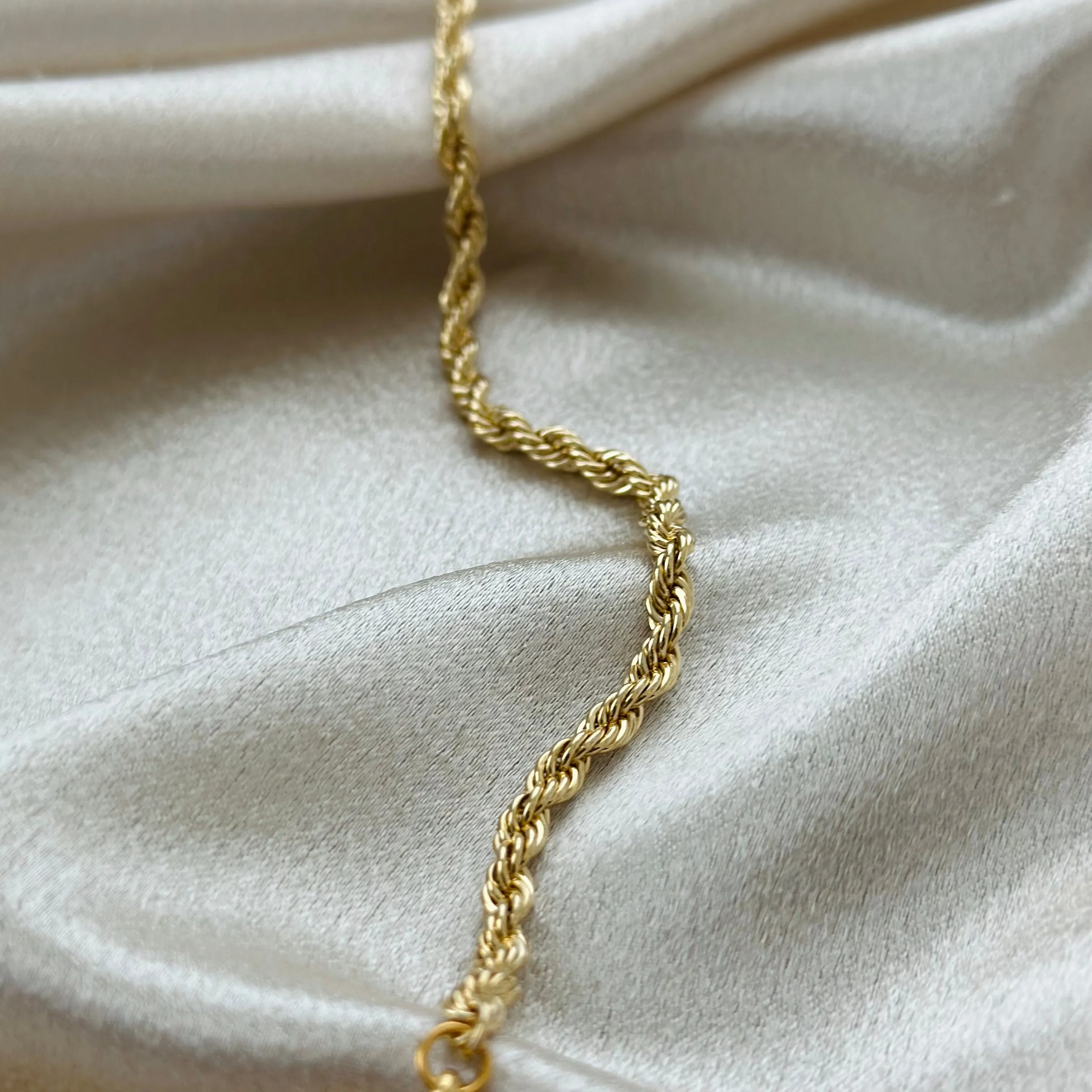 DIOR LUNA ROUND CLASP CHOKER NECKLACE