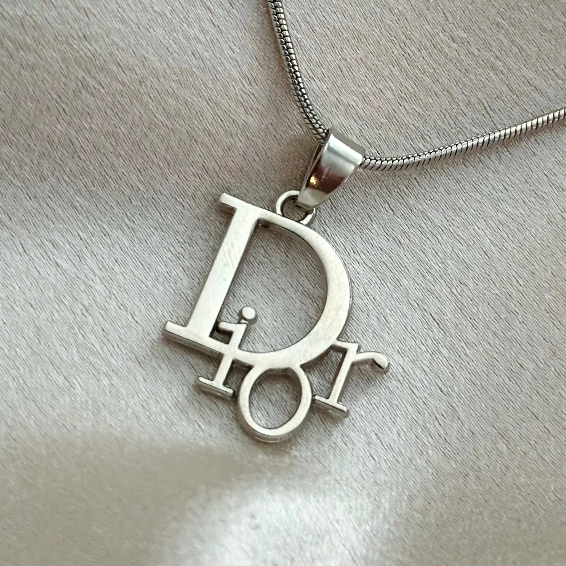DIOR SILVER NECKLACE