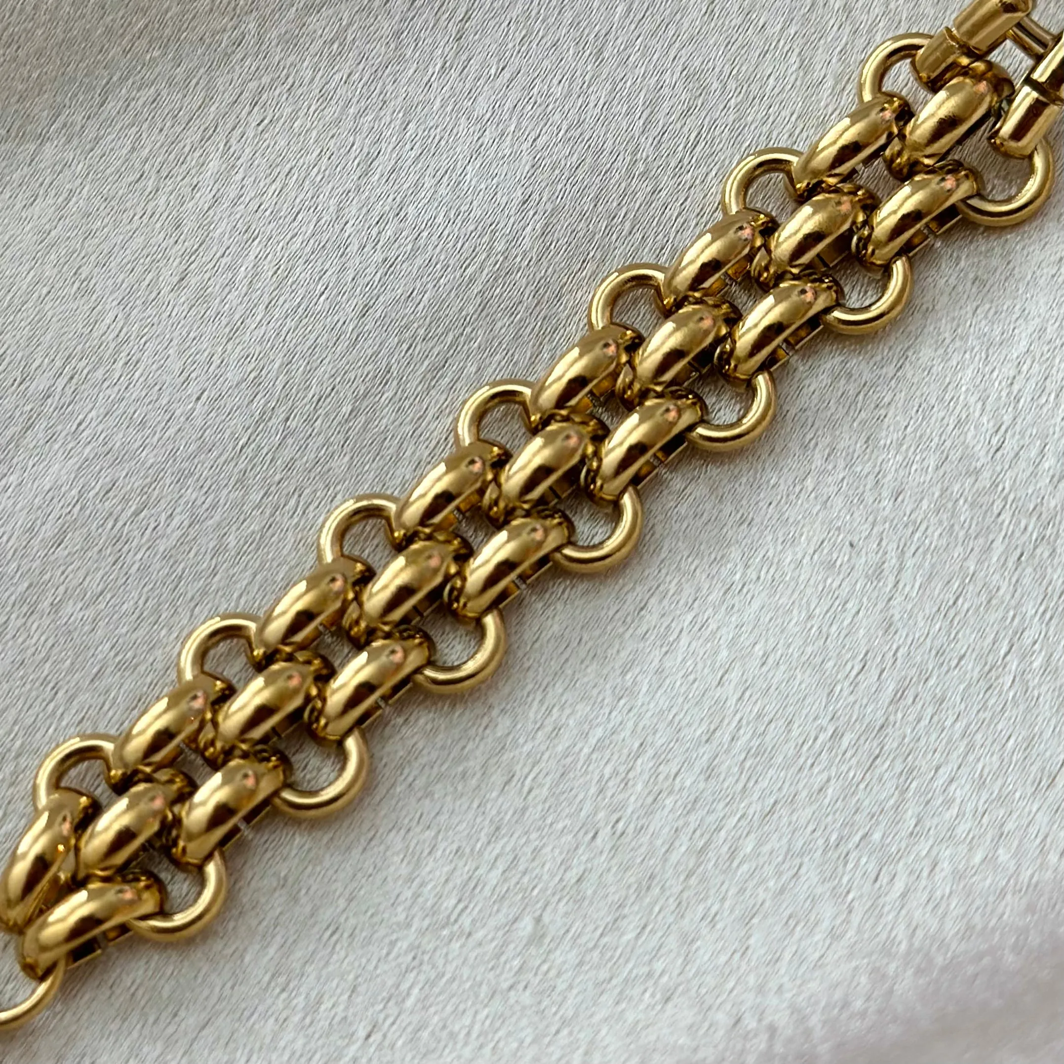 DIOR SPELLOUT BRACELET