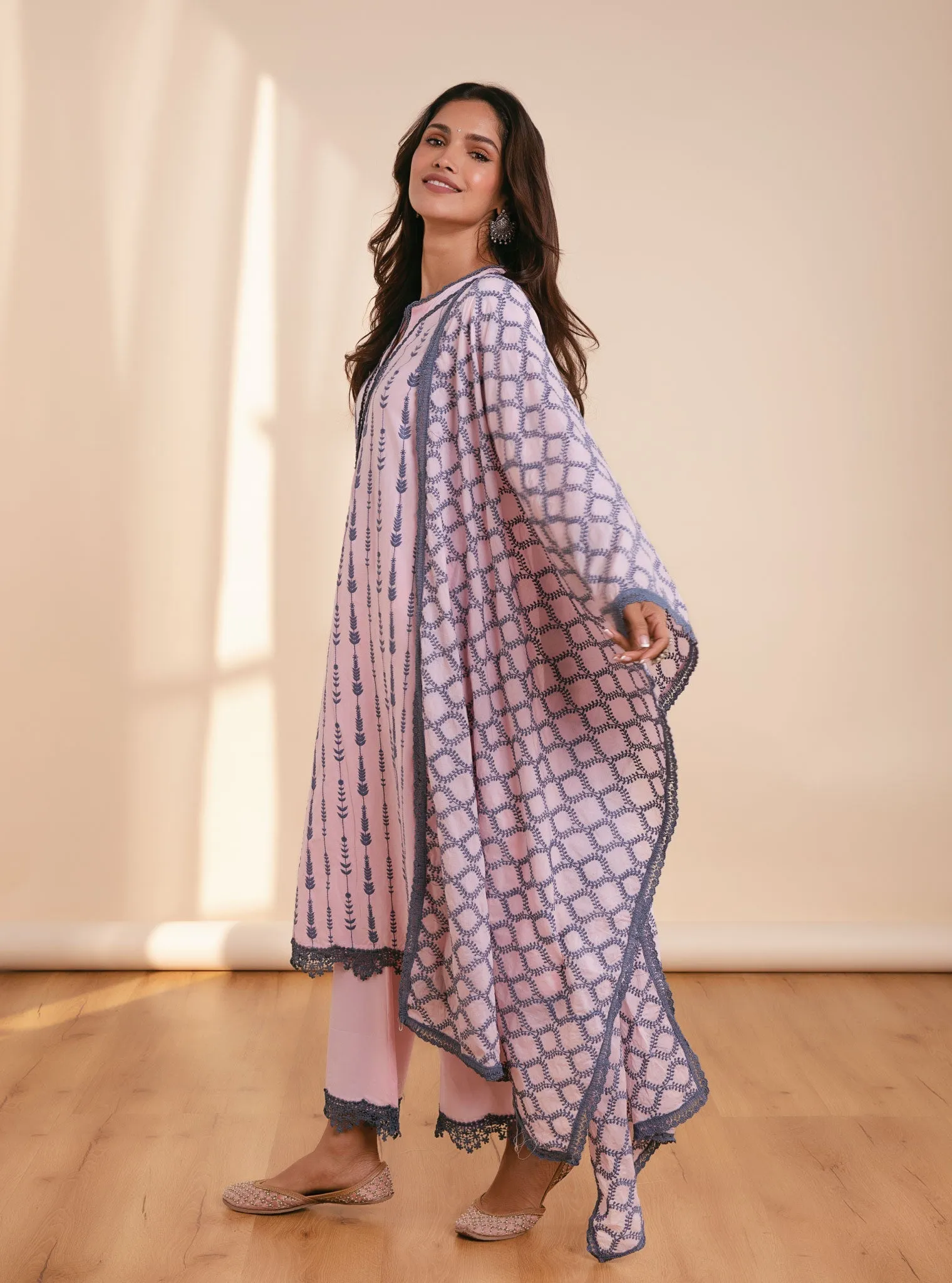 Mulmul Cotton Shantella Pink Kurta With Shantella Pink Pallazo