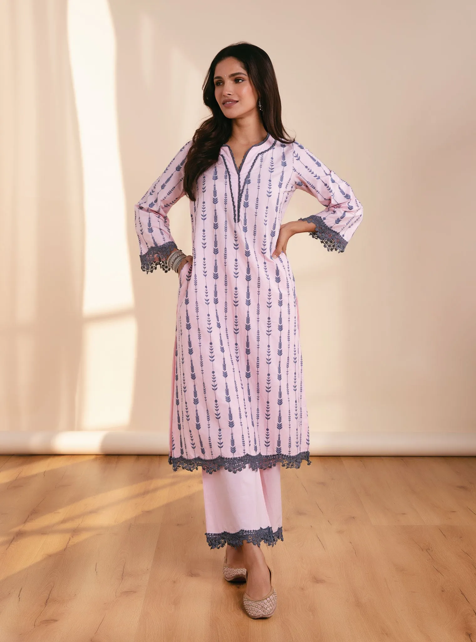 Mulmul Cotton Shantella Pink Kurta With Shantella Pink Pallazo