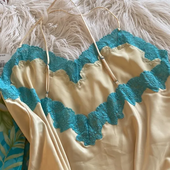 New VALERIE SEVENS intimacies set